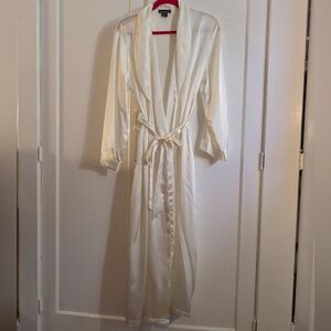 Jones New York Robe, L/XL, Cream, Attached Belt, Full Length, EUC